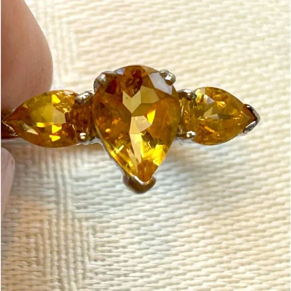 Topaz Pear Shaped Ring, flanked by 2 smaller Topaz🌟Price Drop🌟 - Picture 3 of 15